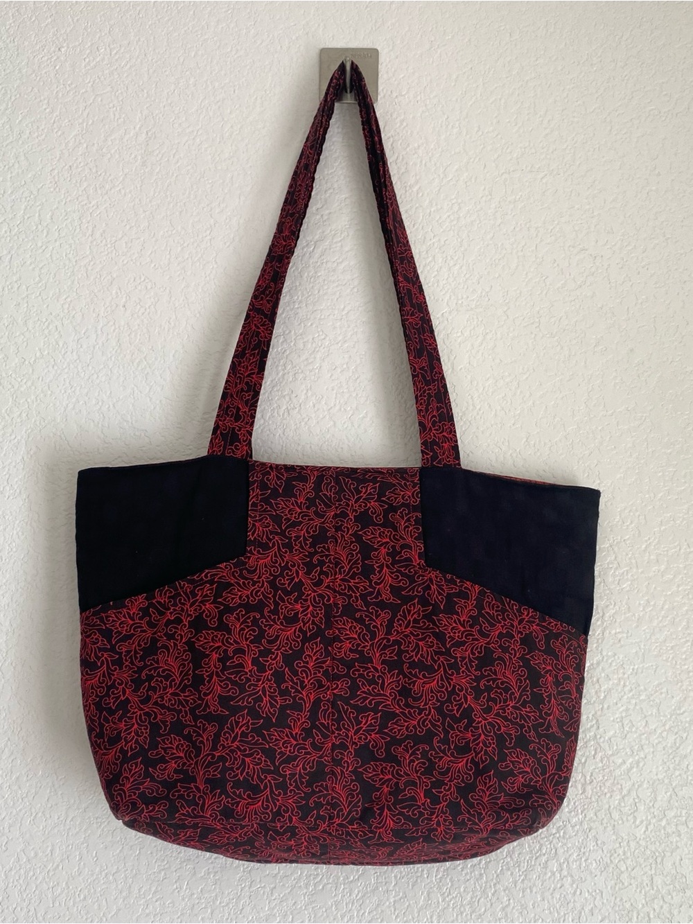 Vintage quilted double pocket fabric tote bag, black/red